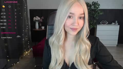 Alexia online show from 09/25/25, 12:09