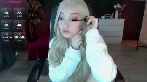 Alexia online show from 10/19/25, 06:14