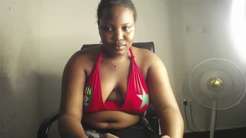 Snapshot of sexy_bigmama0 chatting on 06/13/26, 05:05 Jamilah online show from 06/13/26, 05:05