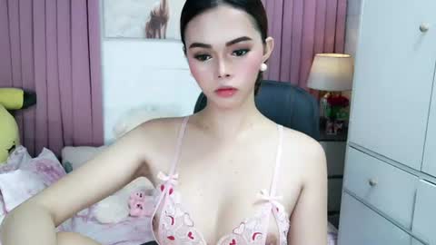 Snapshot of sexy_blairxx chatting on 07/05/26, 01:23 blair online show from 07/05/26, 01:23