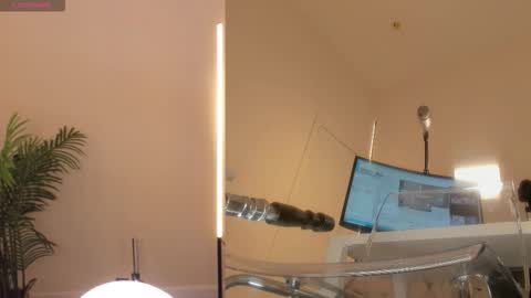 Snapshot of sexy_blonde_doll chatting on 09/30/25, 12:04 Lina online show from 09/30/25, 12:04