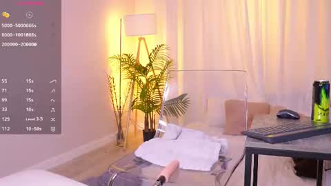Lina online show from 06/18/26, 12:22