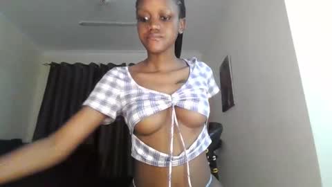 liya online show from 12/21/25, 11:17