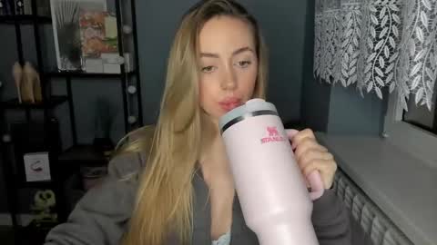C o r a l i e online show from 01/05/25, 08:52