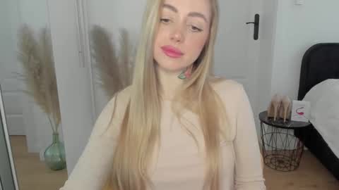 C o r a l i e online show from 02/13/25, 08:59