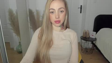 C o r a l i e online show from 02/19/25, 07:38