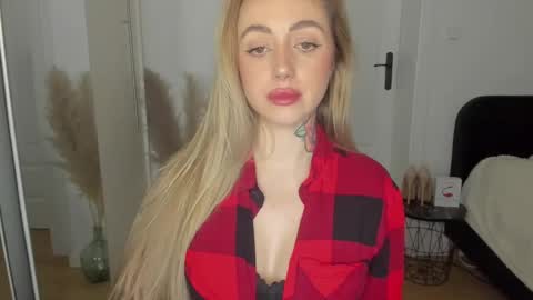 C o r a l i e online show from 02/28/25, 05:48