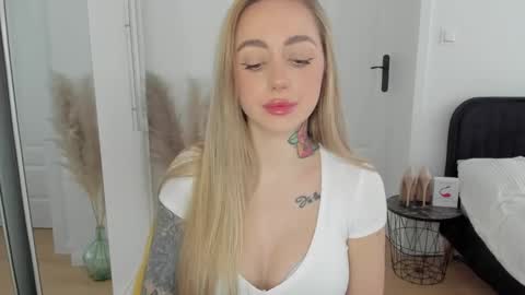C o r a l i e online show from 03/09/25, 02:21