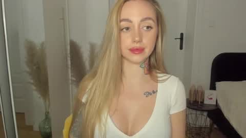 C o r a l i e online show from 03/09/25, 07:26
