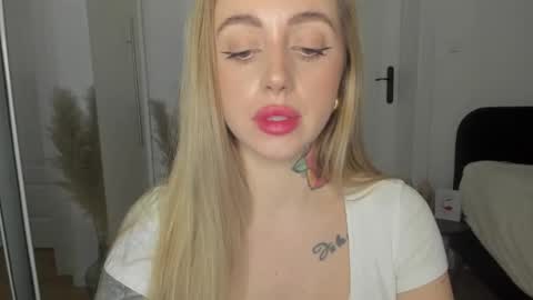 C o r a l i e online show from 03/11/25, 06:30