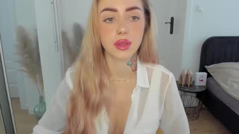 C o r a l i e online show from 09/12/25, 06:46