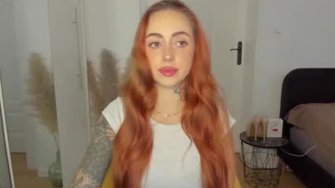 C o r a l i e online show from 11/26/25, 07:42