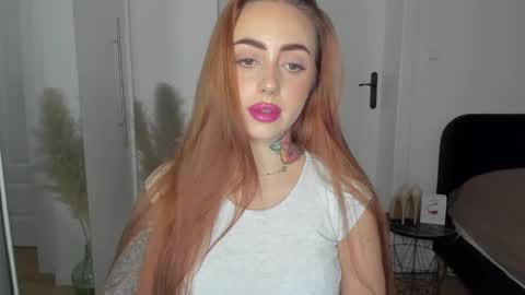 C o r a l i e online show from 12/04/25, 02:26