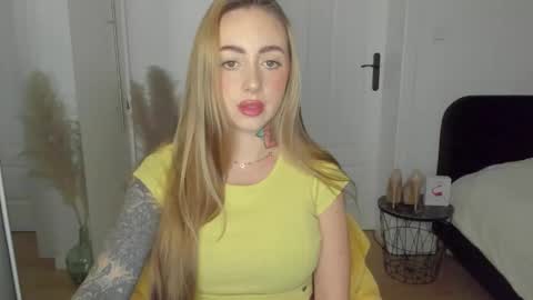 Snapshot of sexy_coralie chatting on 03/16/26, 07:45 C o r a l i e online show from 03/16/26, 07:45