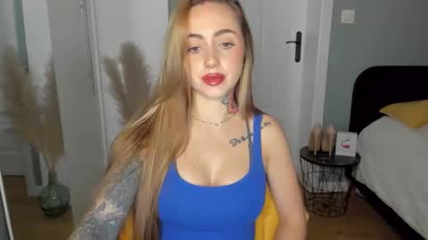 Snapshot of sexy_coralie chatting on 03/31/26, 06:36 C o r a l i e online show from 03/31/26, 06:36