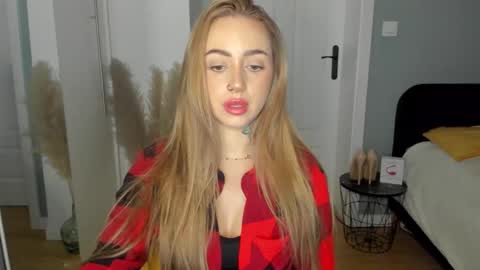 Snapshot of sexy_coralie chatting on 04/22/26, 02:07 C o r a l i e online show from 04/22/26, 02:07