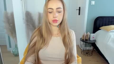 Snapshot of sexy_coralie chatting on 04/27/26, 06:33 C o r a l i e online show from 04/27/26, 06:33