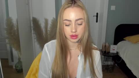 Snapshot of sexy_coralie chatting on 04/29/26, 05:30 C o r a l i e online show from 04/29/26, 05:30