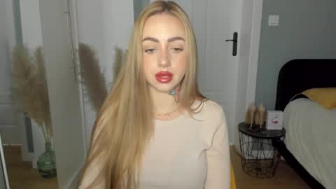 Snapshot of sexy_coralie chatting on 05/09/26, 06:51 C o r a l i e online show from 05/09/26, 06:51