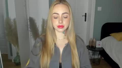 Snapshot of sexy_coralie chatting on 05/10/26, 06:40 C o r a l i e online show from 05/10/26, 06:40