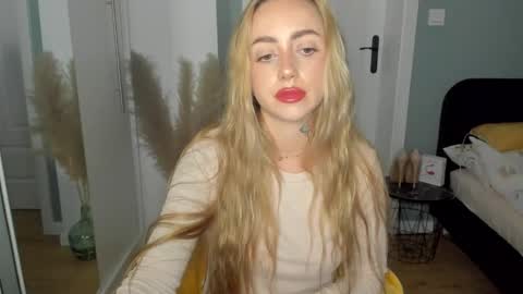 Snapshot of sexy_coralie chatting on 05/31/26, 06:09 C o r a l i e online show from 05/31/26, 06:09