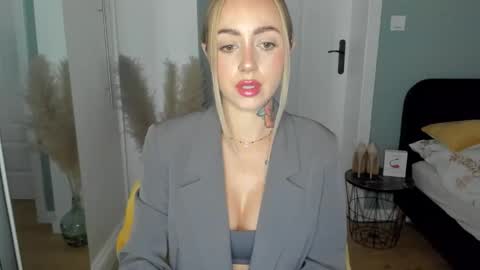 Snapshot of sexy_coralie chatting on 06/04/26, 01:39 C o r a l i e online show from 06/04/26, 01:39