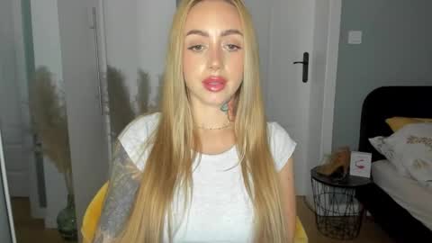 Snapshot of sexy_coralie chatting on 06/11/26, 01:53 C o r a l i e online show from 06/11/26, 01:53