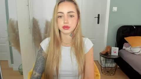 C o r a l i e online show from 06/25/26, 07:13