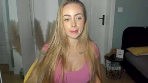 C o r a l i e online show from 06/26/26, 07:24