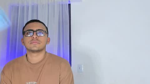 Snapshot of sexy_couple_xx1 chatting on 10/23/25, 10:14 sexy_couple_xx1 online show from 10/23/25, 10:14