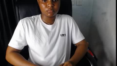 Snapshot of sexy_dick_drainer chatting on 10/25/25, 09:42 TAISHA online show from 10/25/25, 09:42