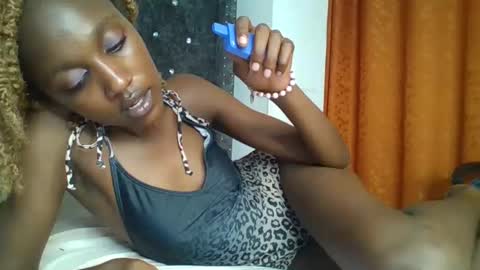 Snapshot of sexy_ebony_nica chatting on 01/31/25, 06:03 sexy_ebony_nica online show from 01/31/25, 06:03