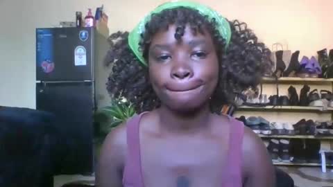 Snapshot of sexy_ebony_princess chatting on 09/17/25, 05:42 Trina online show from 09/17/25, 05:42