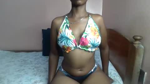 Snapshot of sexy_ellahh chatting on 12/19/25, 02:51 Ellahh online show from 12/19/25, 02:51