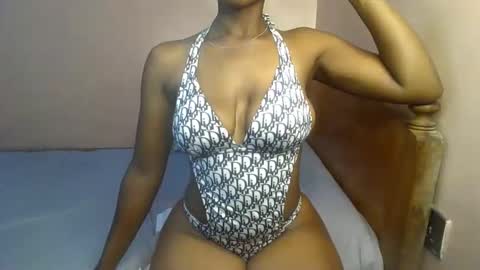 Snapshot of sexy_ellahh chatting on 01/08/26, 12:40 Ellahh online show from 01/08/26, 12:40