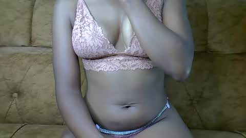 Snapshot of sexy_ellahh chatting on 02/21/26, 12:33 Ellahh online show from 02/21/26, 12:33