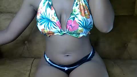 Snapshot of sexy_ellahh chatting on 03/07/26, 01:13 Ellahh online show from 03/07/26, 01:13