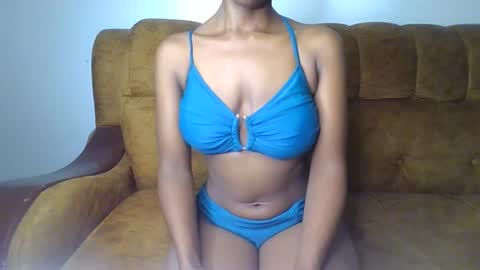 Snapshot of sexy_ellahh chatting on 03/24/26, 01:21 Ellahh online show from 03/24/26, 01:21