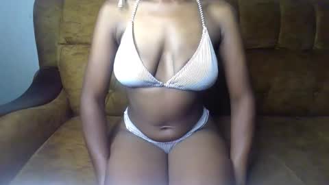 Snapshot of sexy_ellahh chatting on 03/27/26, 02:06 Ellahh online show from 03/27/26, 02:06