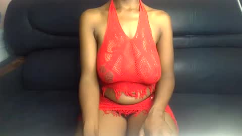 Snapshot of sexy_ellahh chatting on 04/06/26, 09:21 Ellahh online show from 04/06/26, 09:21