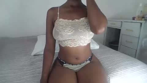 Snapshot of sexy_ellahh chatting on 04/13/26, 09:59 Ellahh online show from 04/13/26, 09:59
