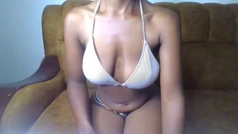 Snapshot of sexy_ellahh chatting on 05/05/26, 02:08 Ellahh online show from 05/05/26, 02:08