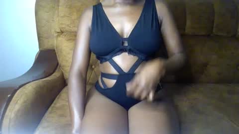 Snapshot of sexy_ellahh chatting on 05/15/26, 10:50 Ellahh online show from 05/15/26, 10:50