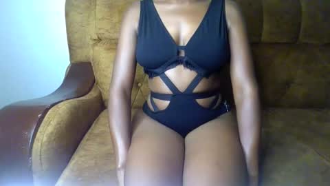 Snapshot of sexy_ellahh chatting on 05/15/26, 11:12 Ellahh online show from 05/15/26, 11:12