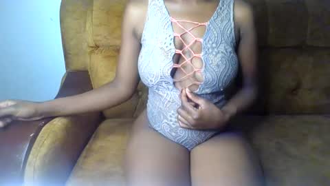 Snapshot of sexy_ellahh chatting on 05/22/26, 12:18 Ellahh online show from 05/22/26, 12:18