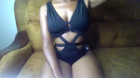 Snapshot of sexy_ellahh chatting on 05/22/26, 12:22 Ellahh online show from 05/22/26, 12:22