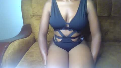 Snapshot of sexy_ellahh chatting on 05/28/26, 01:36 Ellahh online show from 05/28/26, 01:36
