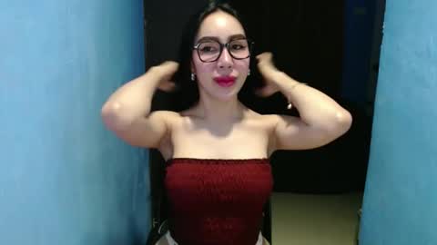 Snapshot of sexy_emily92 chatting on 12/21/25, 12:34 sexy_emily92 online show from 12/21/25, 12:34