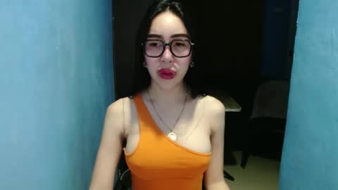 Snapshot of sexy_emily92 chatting on 01/11/26, 12:43 sexy_emily92 online show from 01/11/26, 12:43