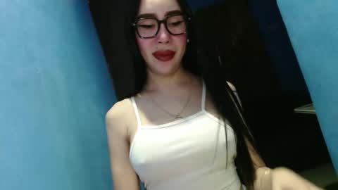 Snapshot of sexy_emily92 chatting on 02/10/26, 01:10 sexy_emily92 online show from 02/10/26, 01:10